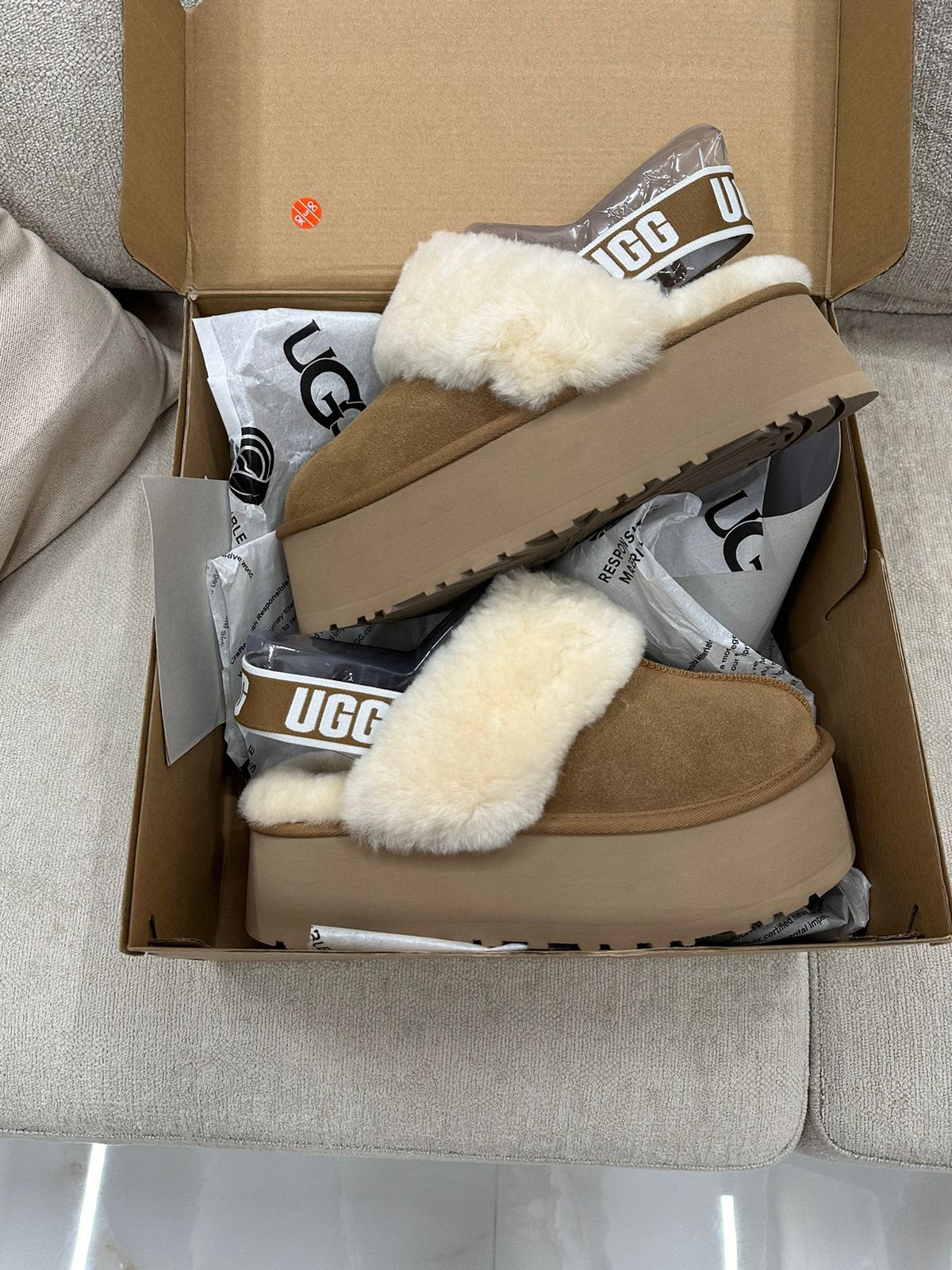 UGG