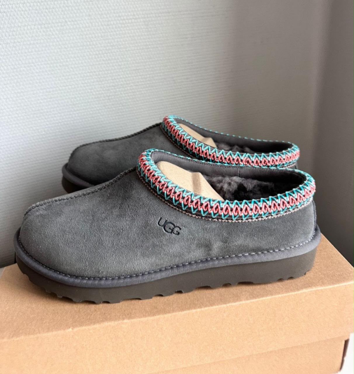 UGG