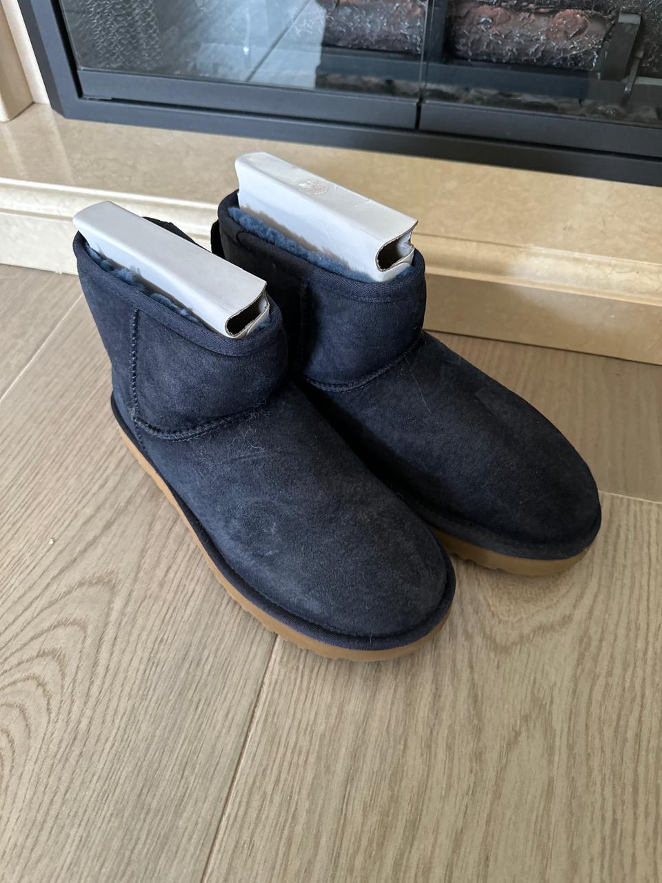 UGG